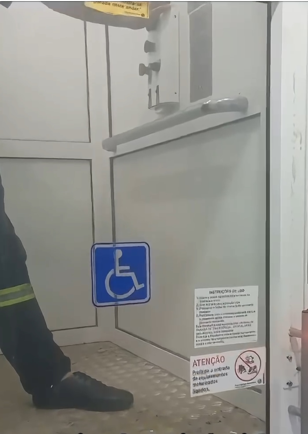 ELEVADOR DA CAAAP É RECUPERADO APÓS PASSAR ANOS SEM FUNCIONAR